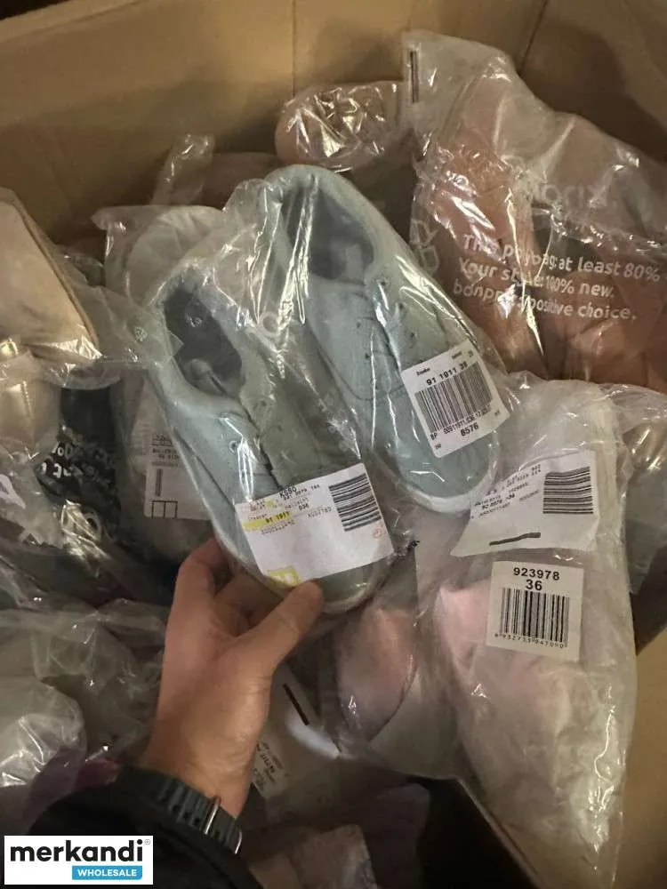 4 € por par en un conjunto de zapatos: mezcla de modelos y tallas, con zapatos de mujer, productos A, caja de mezclas, stock res