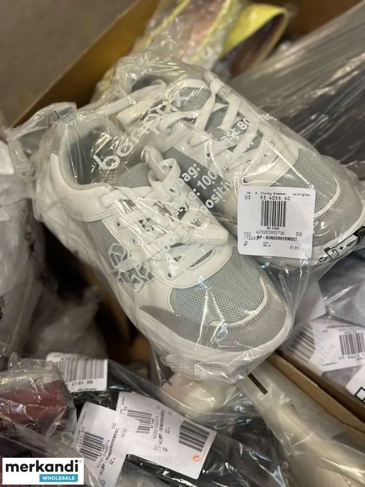 4 € por par en una mezcla de zapatos: variedad de modelos y tamaños, incluidos zapatos de mujer, zapatos de hombre, paleta de li