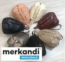 Bolsos de mujer al por mayor que ofrecen una amplia gama de colores y modelos.