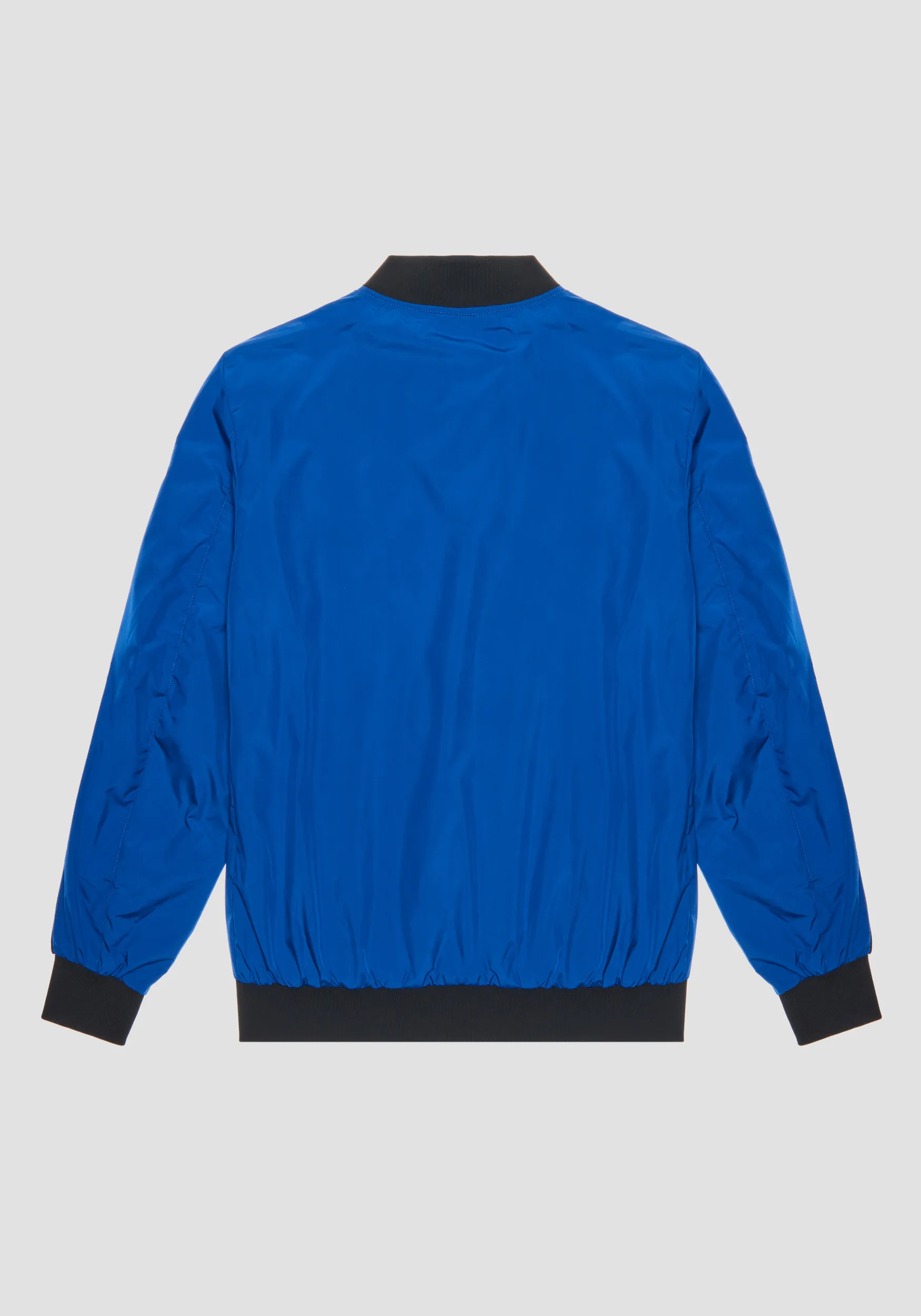 BOMBER REGULAR FIT DE TEJIDO TÉCNICO CON DETALLES EN CONTRASTE