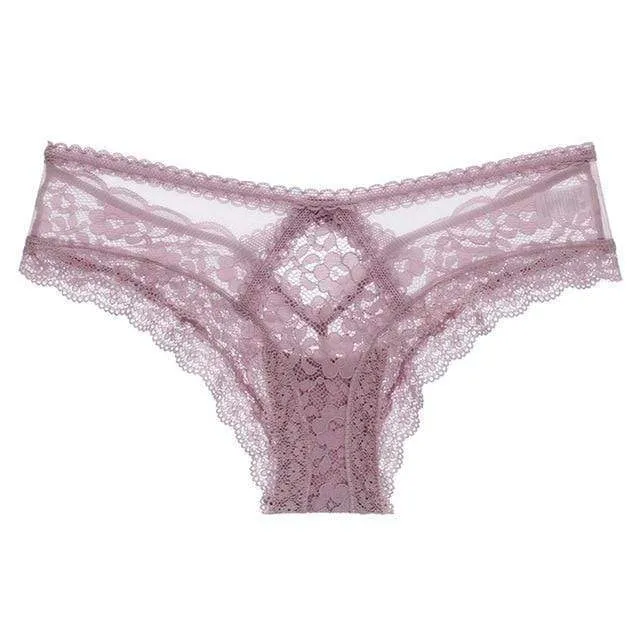 Braguita brasilea con encaje y tiras