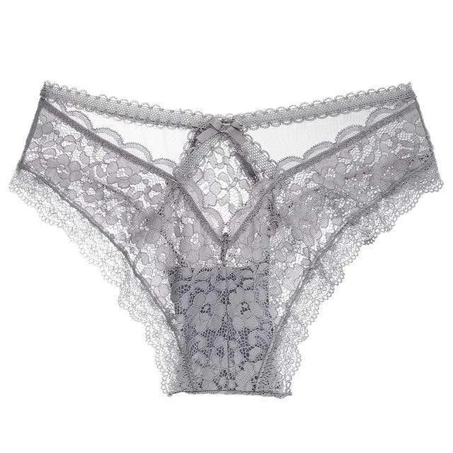 Braguita brasilea con encaje y tiras