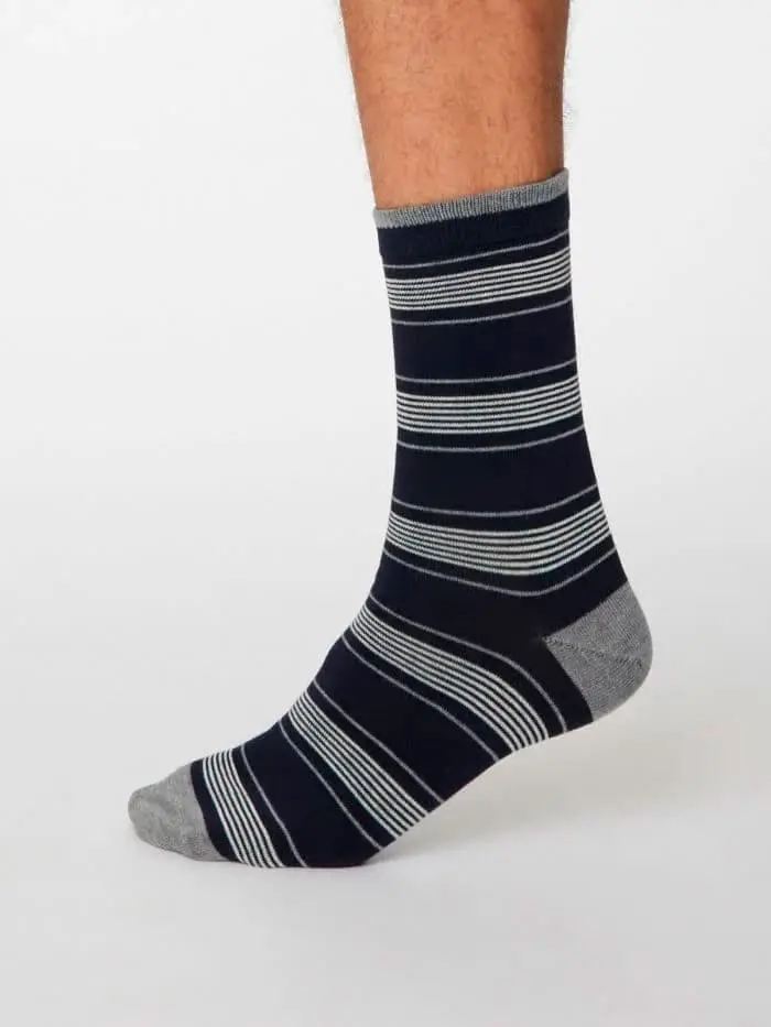 Calcetines de bambú de rayas azules y grises