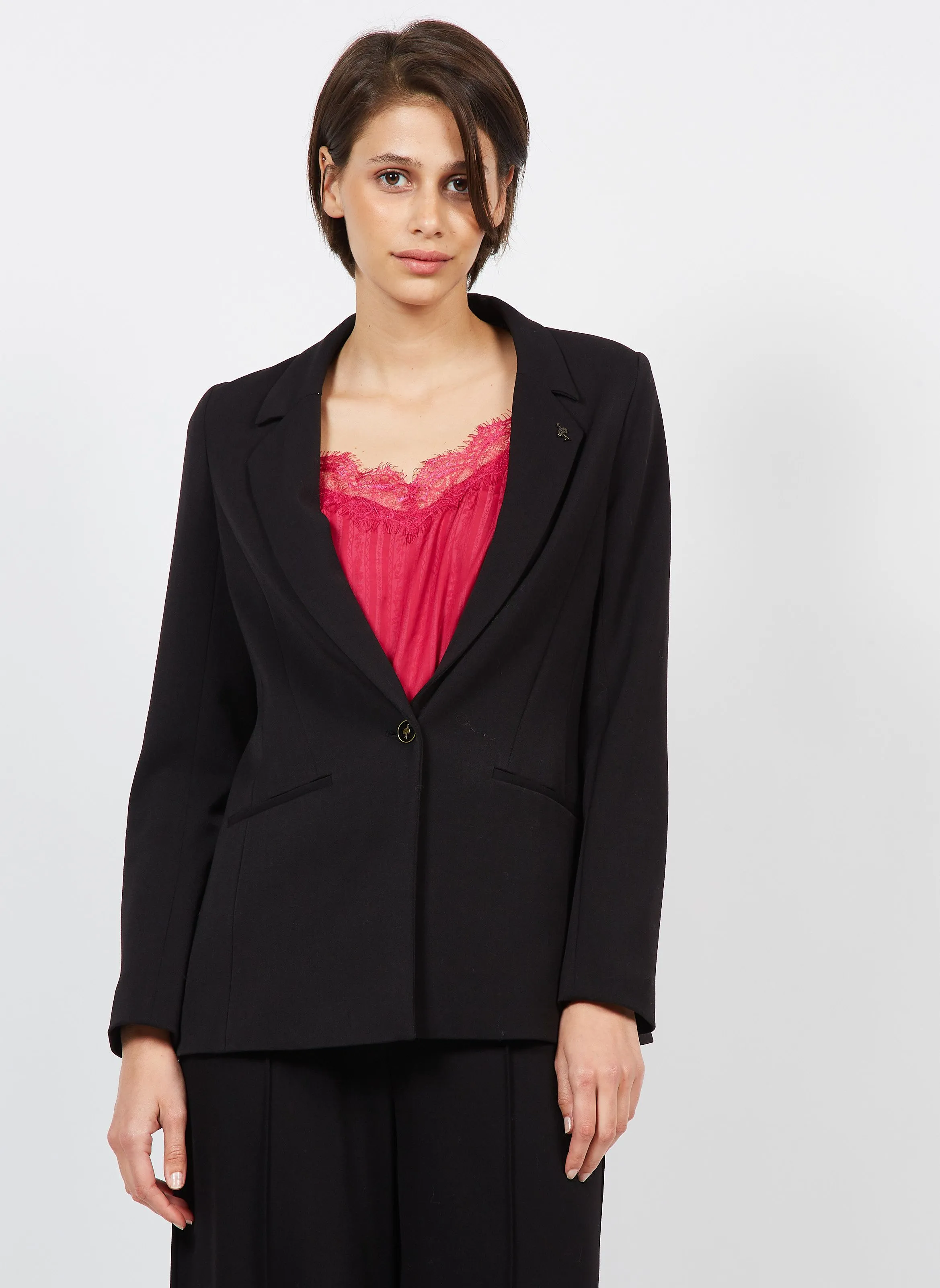Chaqueta con cuello sastre en negro
