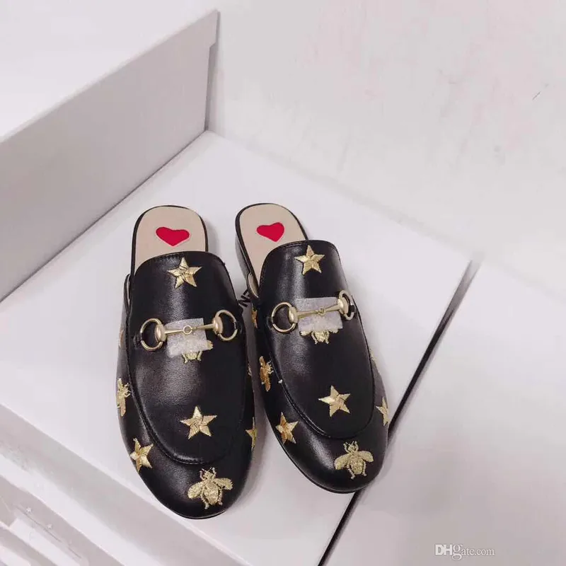 Classic Women Flat Designer Dress Zapatos 100% Caca Metal Buckle Lady Zapatos de cuero Mulas casuales Mulas Princetown Men pisón