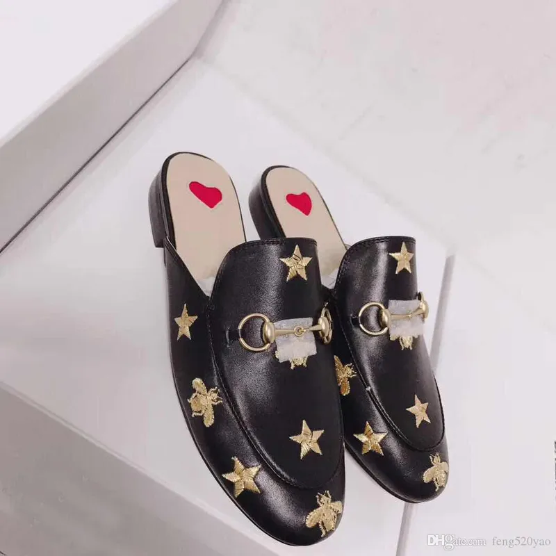 Classic Women Flat Designer Dress Zapatos 100% Caca Metal Buckle Lady Zapatos de cuero Mulas casuales Mulas Princetown Men pisón