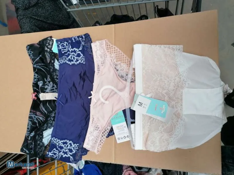 Dorina mezcla de ropa interior para la venta: sujetadores y 30% bragas/pantalones cortos/cuerda.