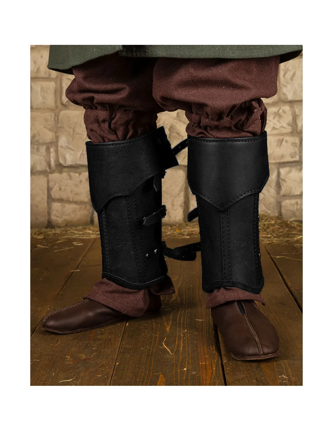 Grebas medievales de cuero negro modelo Randulf