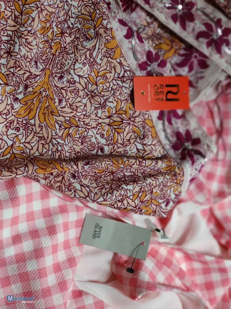Hermosa ropa para mujeres y hombres