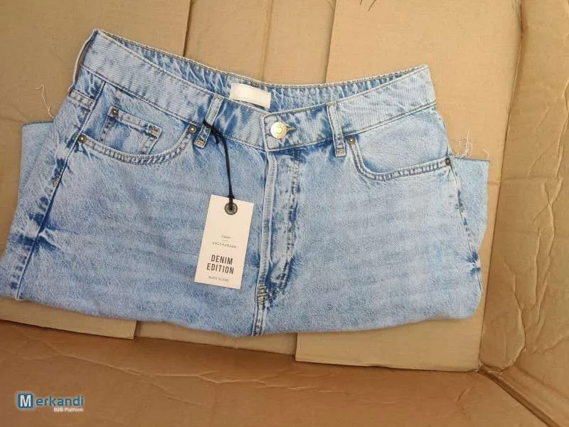 Hermosa ropa para mujeres y hombres