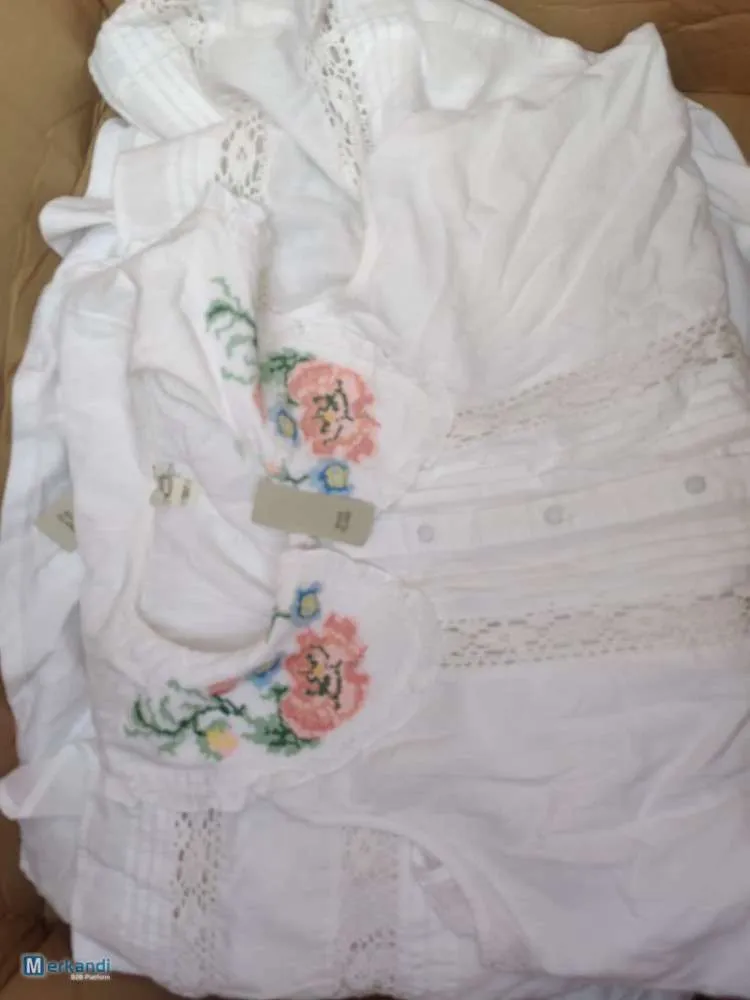 Hermosa ropa para mujeres y hombres