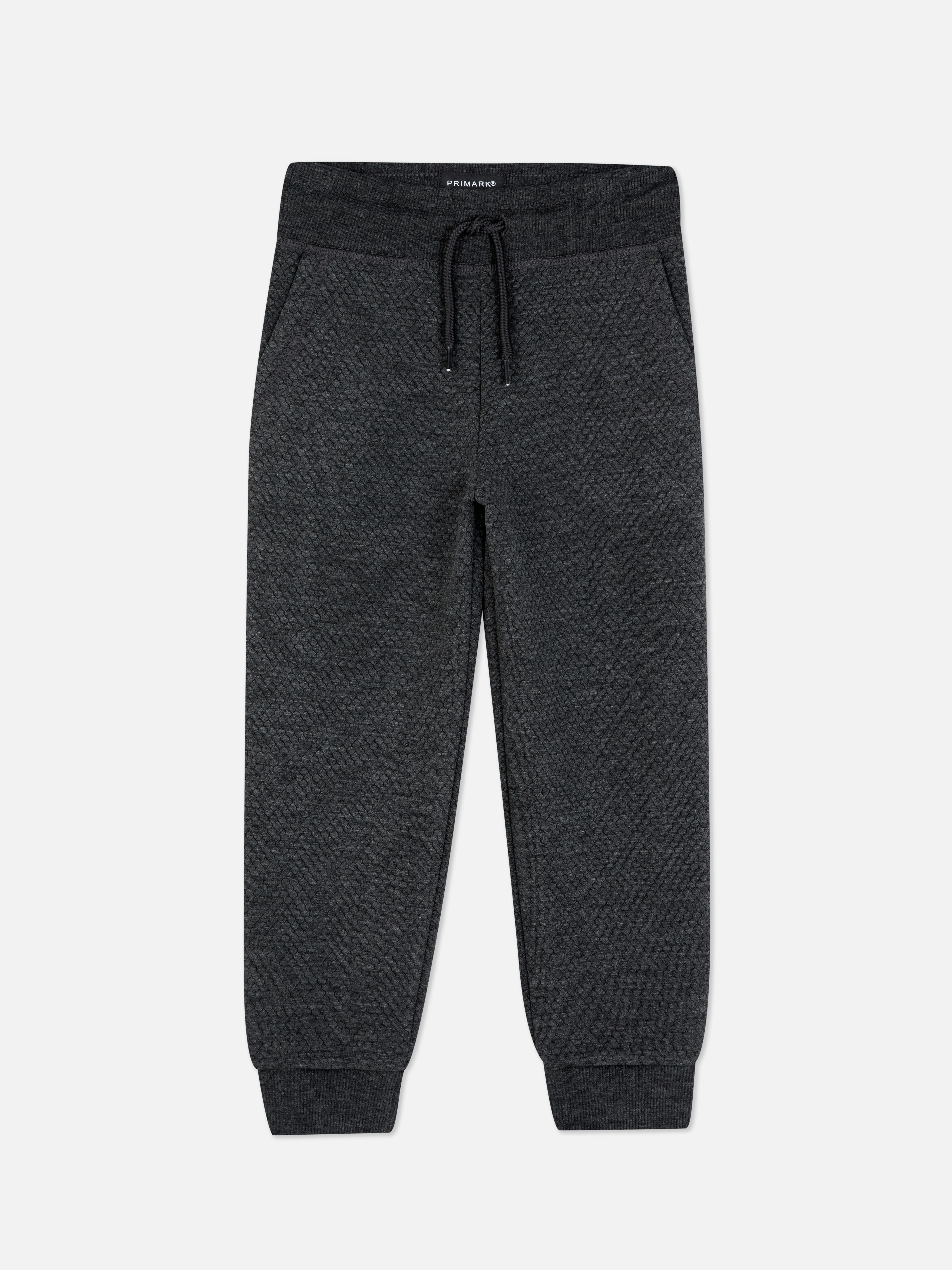 Joggers con textura y diseño geométrico
