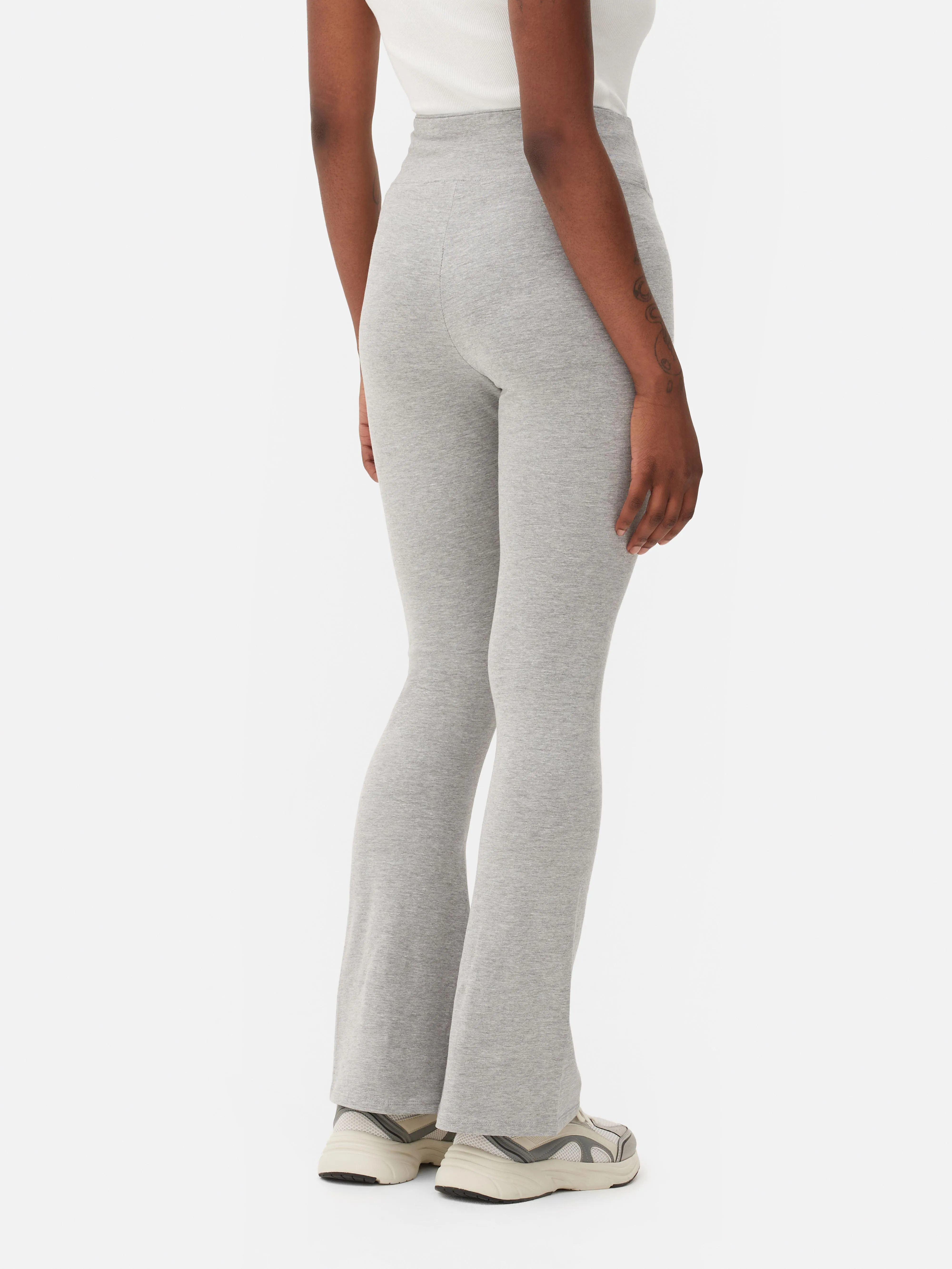 Leggings de punto acampanados de talle alto