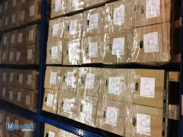 Levi's 6345 piezas, llevar todo solo un euro 8, stock lote de ropa cerca de Amsterdam