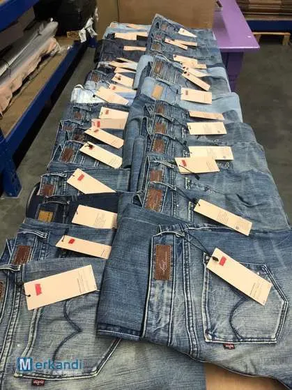 Levi's 6345 piezas, llevar todo solo un euro 8, stock lote de ropa cerca de Amsterdam