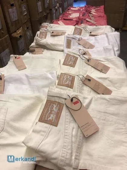 Levi's 6345 piezas, llevar todo solo un euro 8, stock lote de ropa cerca de Amsterdam