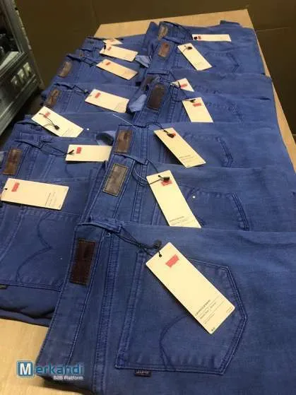 Levi's 6345 piezas, llevar todo solo un euro 8, stock lote de ropa cerca de Amsterdam