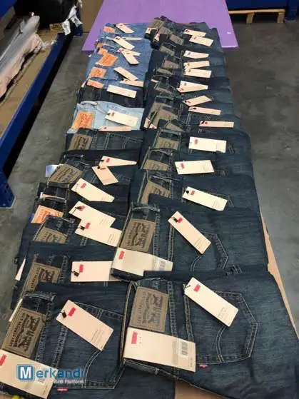 Levi's 6345 piezas, llevar todo solo un euro 8, stock lote de ropa cerca de Amsterdam