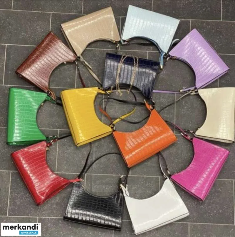 Los bolsos de mujer de primera calidad y diseño moderno están disponibles en muchas variantes de color.