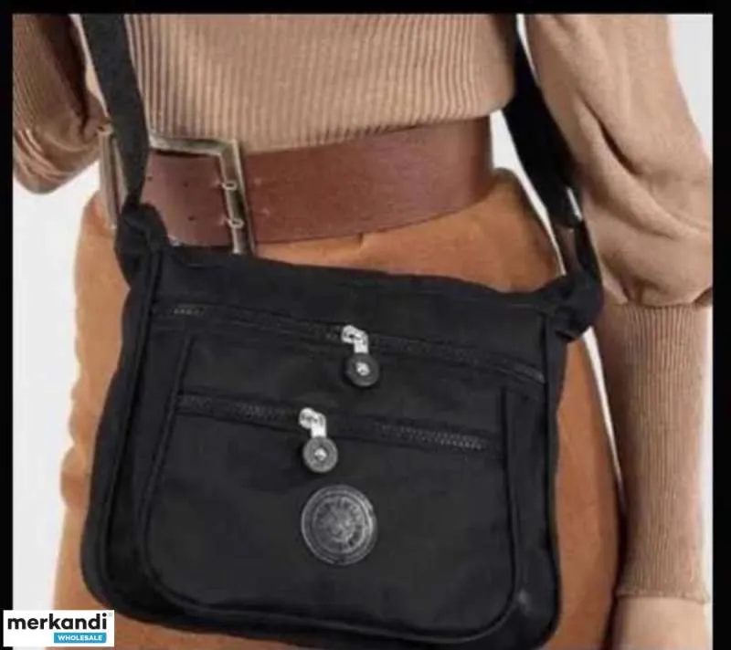 Los bolsos de mujer de primera calidad y diseño moderno están disponibles en muchas variantes de color.