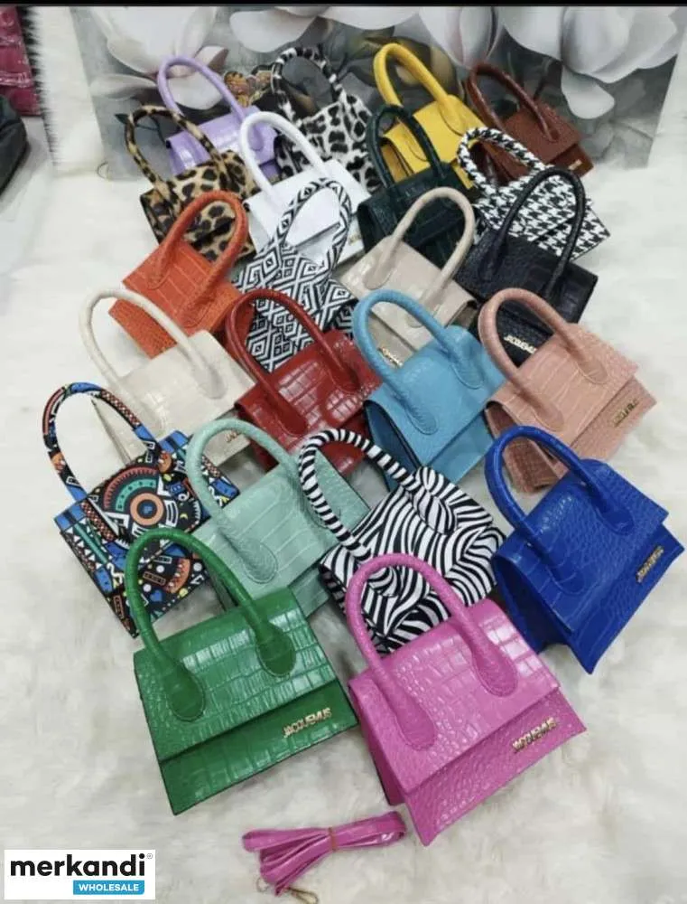 Los bolsos de mujer de primera calidad y diseño moderno están disponibles en muchas variantes de color.