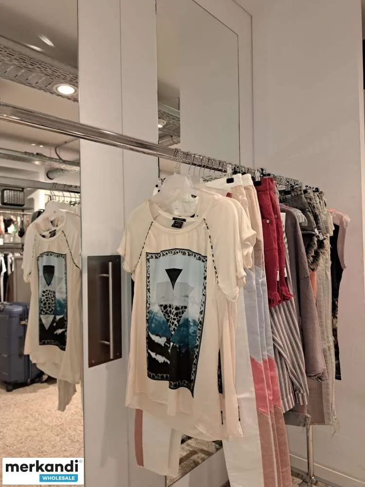LOTE 172 DE ROPA, ACCESORIOS Y CALZADO DE MUJER, TEMPORADA PRIMAVERAVERANO