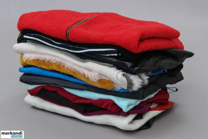 MEZCLA DE ROPA DE INVIERNO DEL REINO UNIDO DE GRAN CALIDAD POR 5,5€/KG DE SEGUNDA MANO