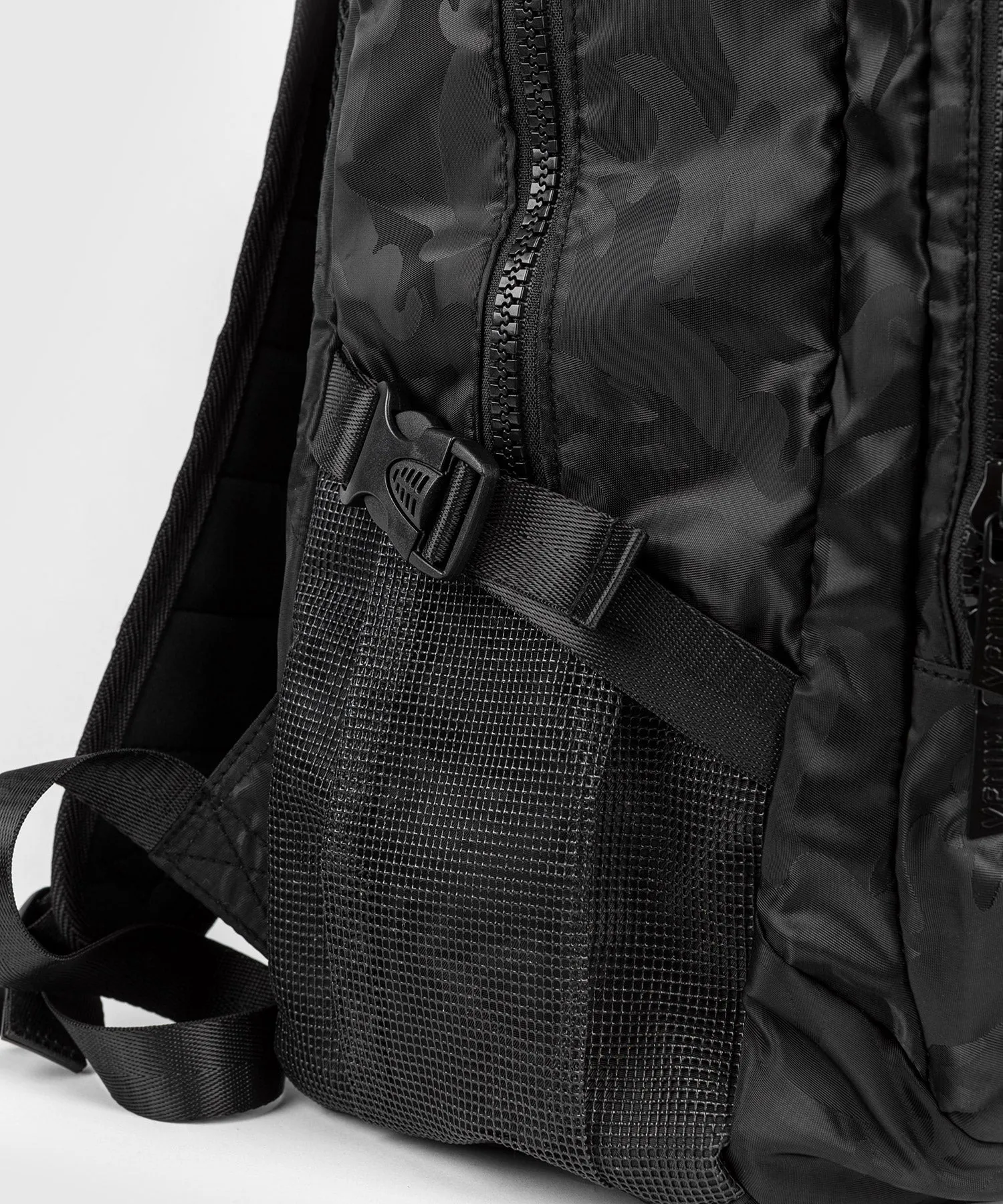 MOCHILA VENUM CHALLENGER PRO  NEGRO/CAMUFLAJE OSCURO