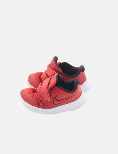 Nike Deportiva roja básica