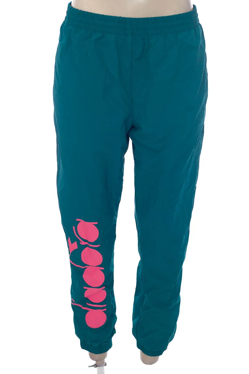 ROPA DEPORTIVA / SALIDA DE BAñO COLOR AZUL  DIADORA