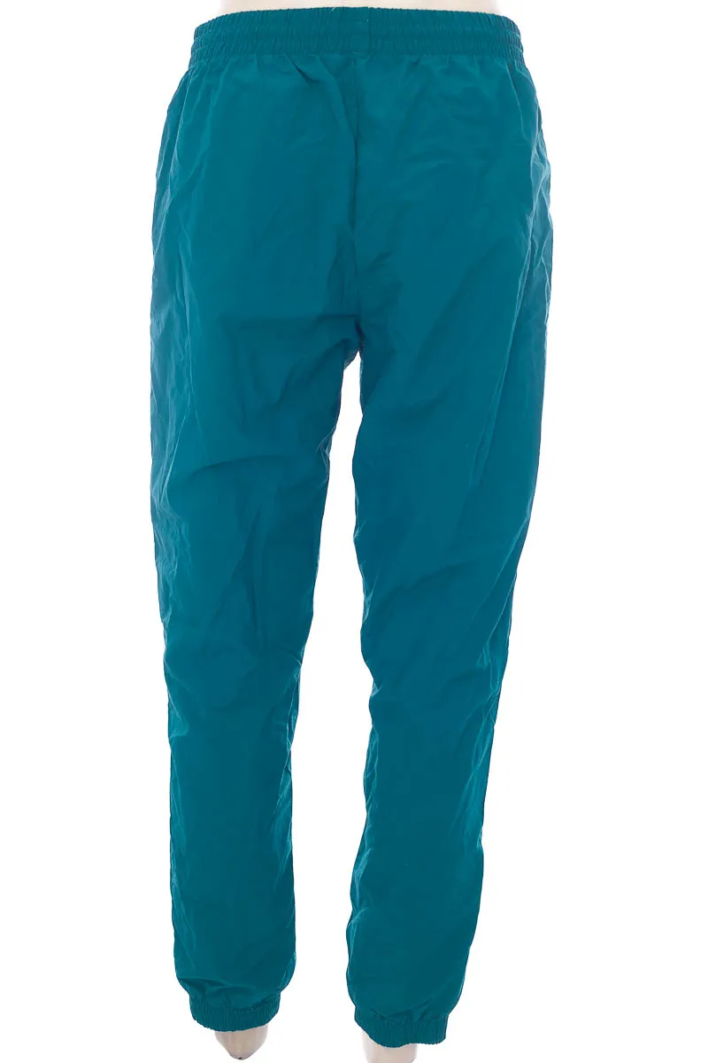 ROPA DEPORTIVA / SALIDA DE BAñO COLOR AZUL  DIADORA