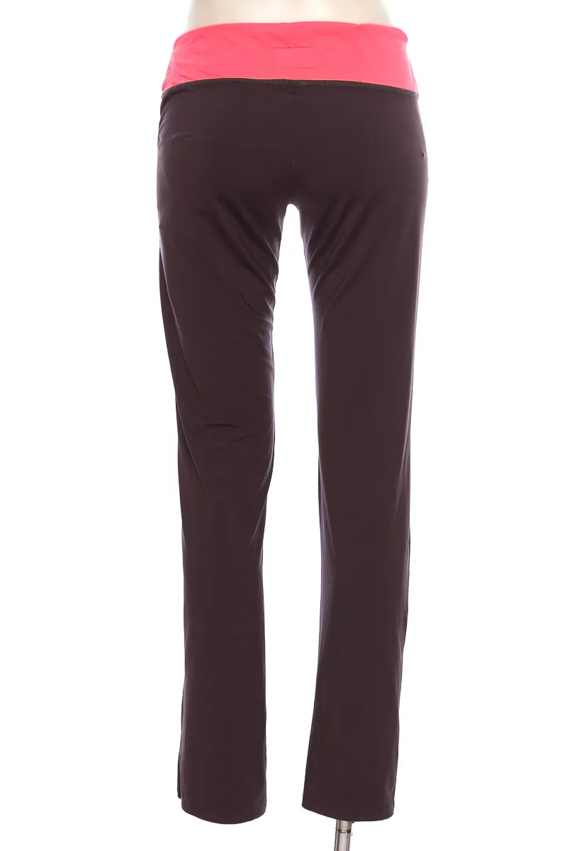 ROPA DEPORTIVA / SALIDA DE BAñO COLOR CAFé  BELIFE