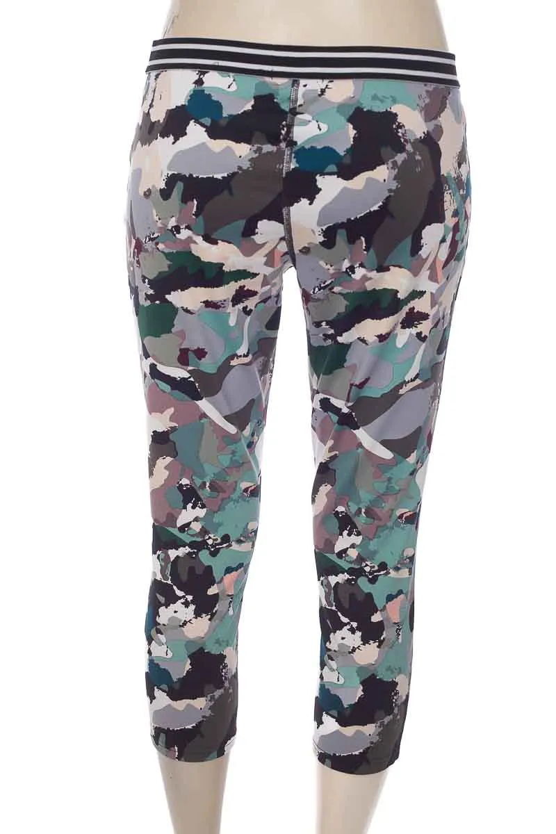 ROPA DEPORTIVA / SALIDA DE BAñO COLOR ESTAMPADO  FOREVER 21
