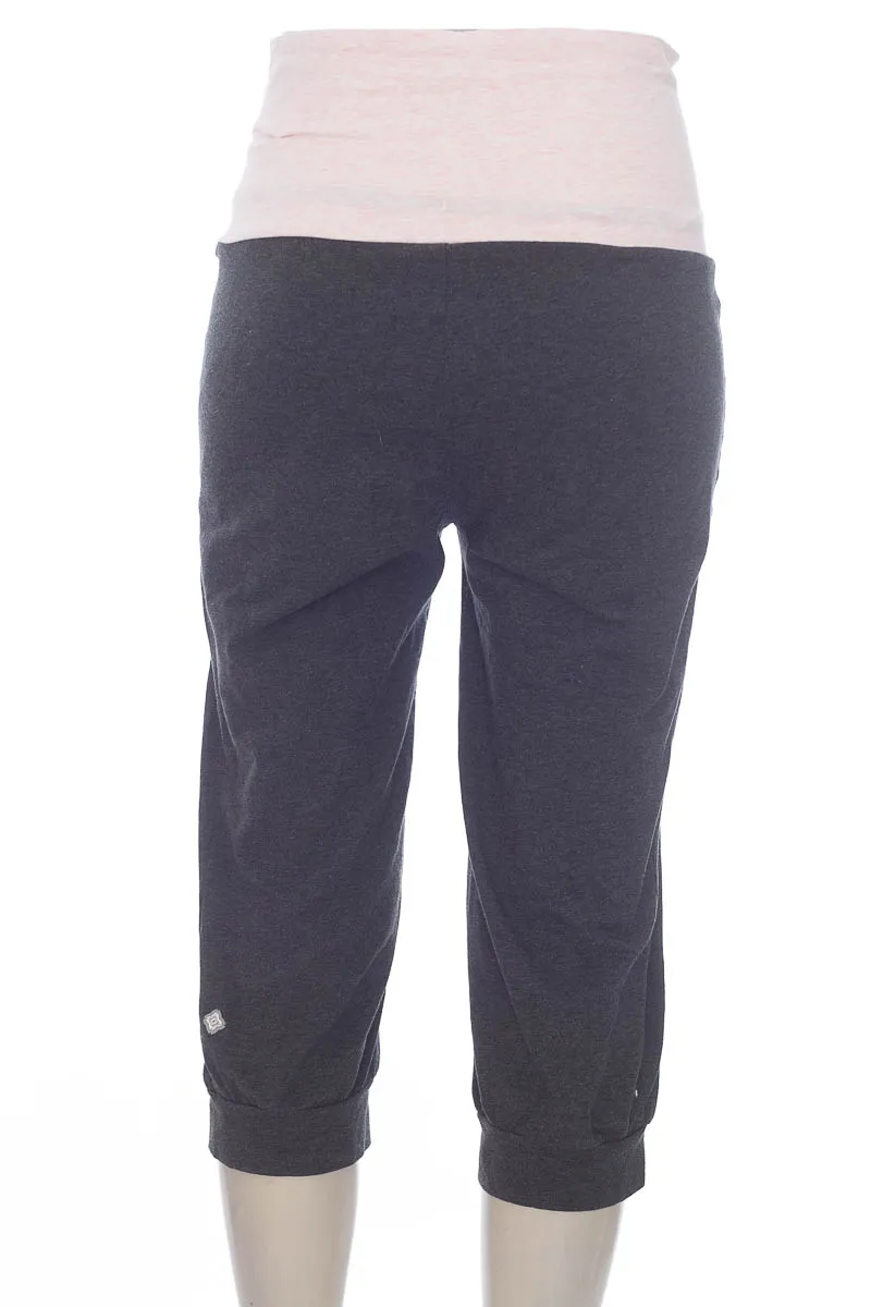 ROPA DEPORTIVA / SALIDA DE BAñO COLOR GRIS  DECATHLON