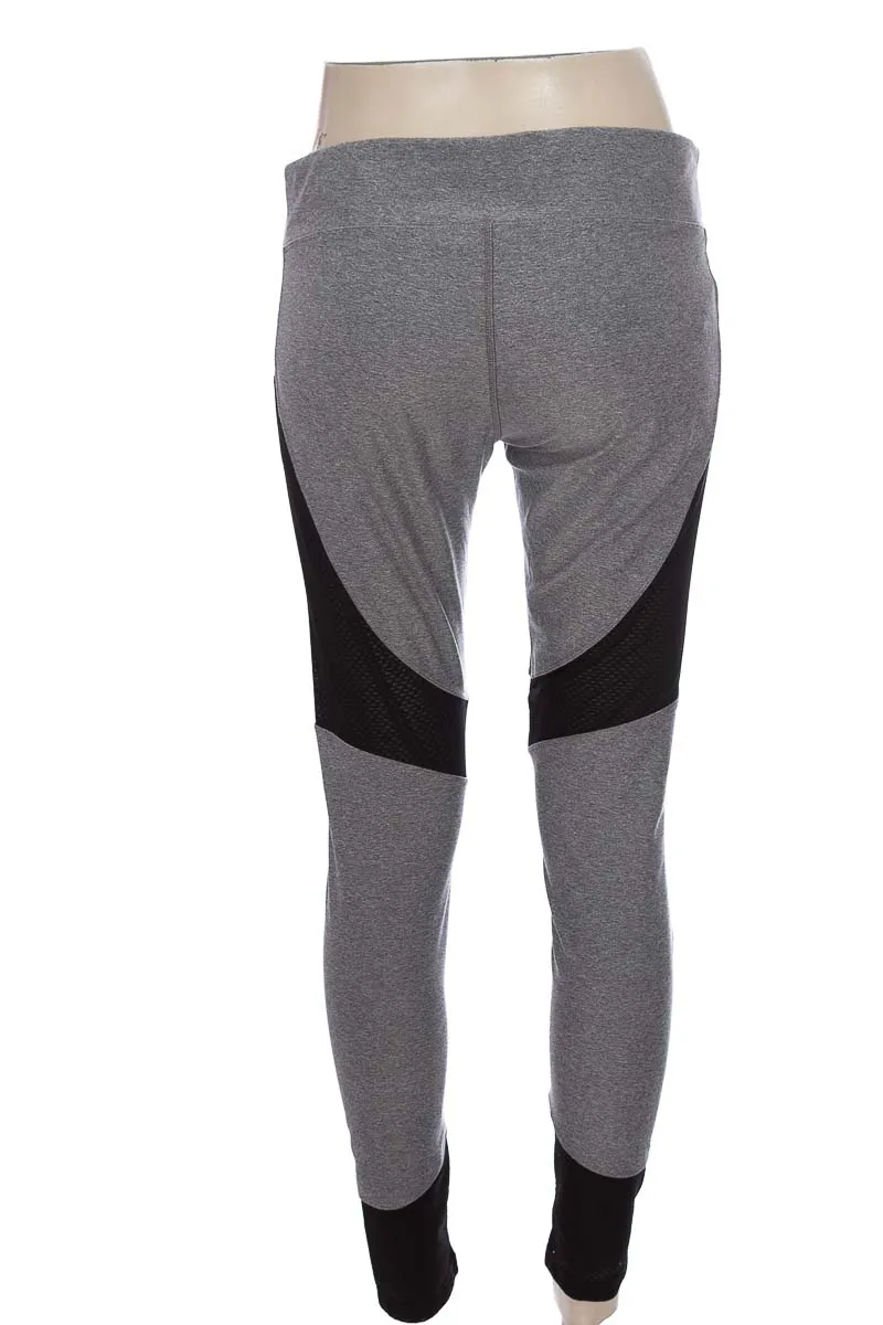 ROPA DEPORTIVA / SALIDA DE BAñO COLOR GRIS  GEF