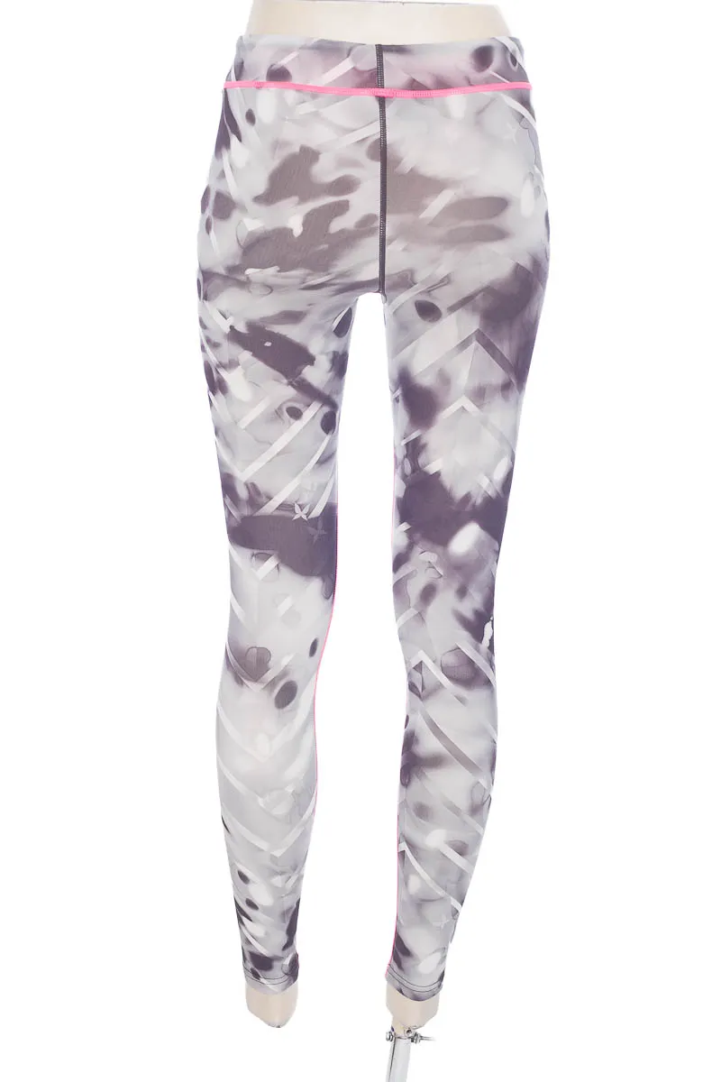 ROPA DEPORTIVA / SALIDA DE BAñO COLOR GRIS  KARI TRAA