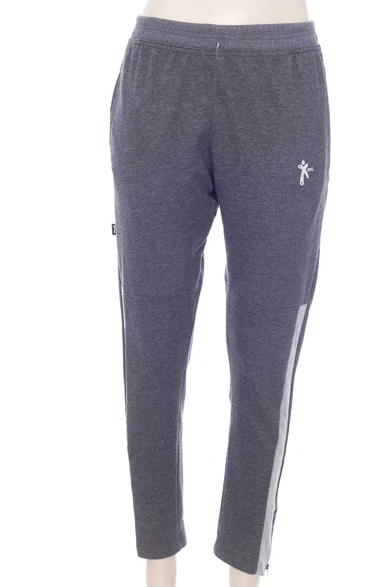 ROPA DEPORTIVA / SALIDA DE BAñO COLOR GRIS  NKISTORE
