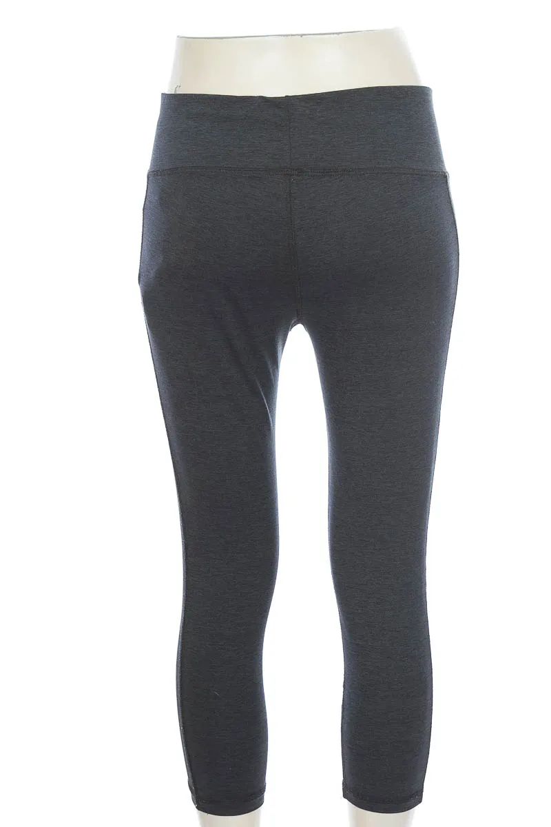 ROPA DEPORTIVA / SALIDA DE BAñO COLOR GRIS  RIFLE
