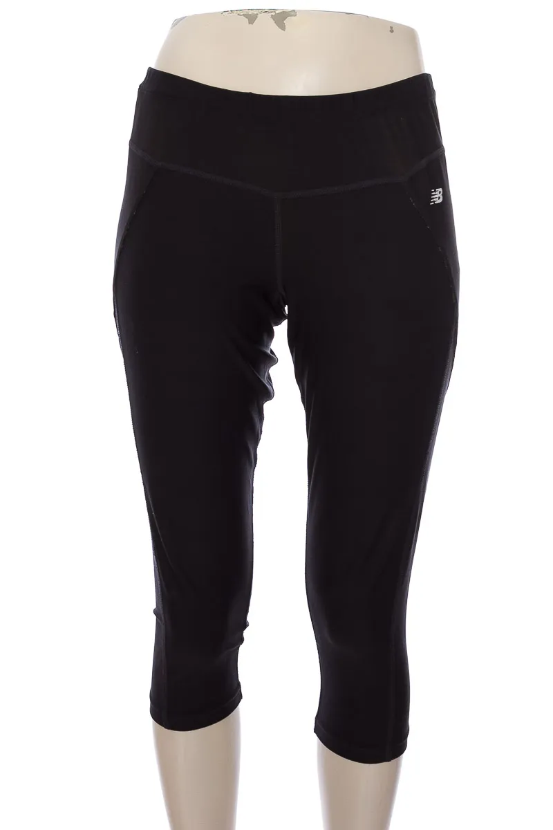 ROPA DEPORTIVA / SALIDA DE BAñO COLOR NEGRO  CLOSEANDO