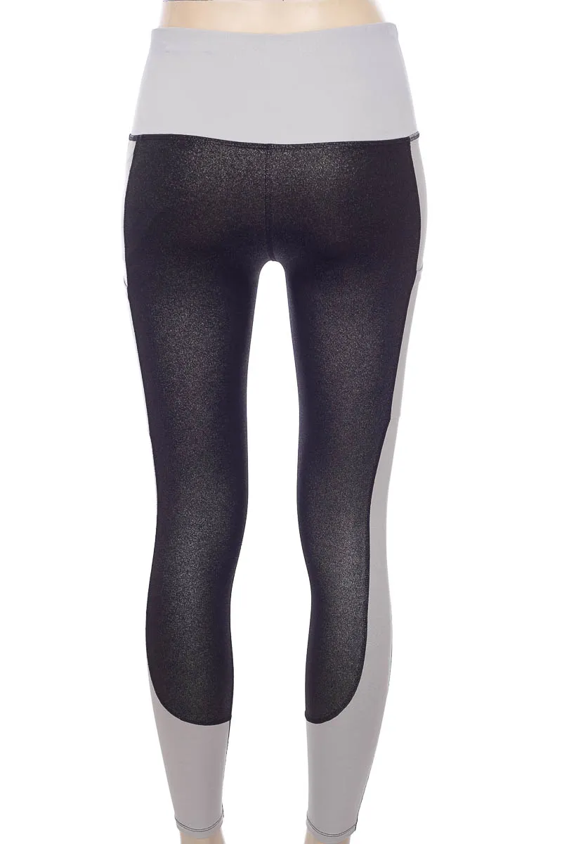 ROPA DEPORTIVA / SALIDA DE BAñO COLOR NEGRO  JOY LAB