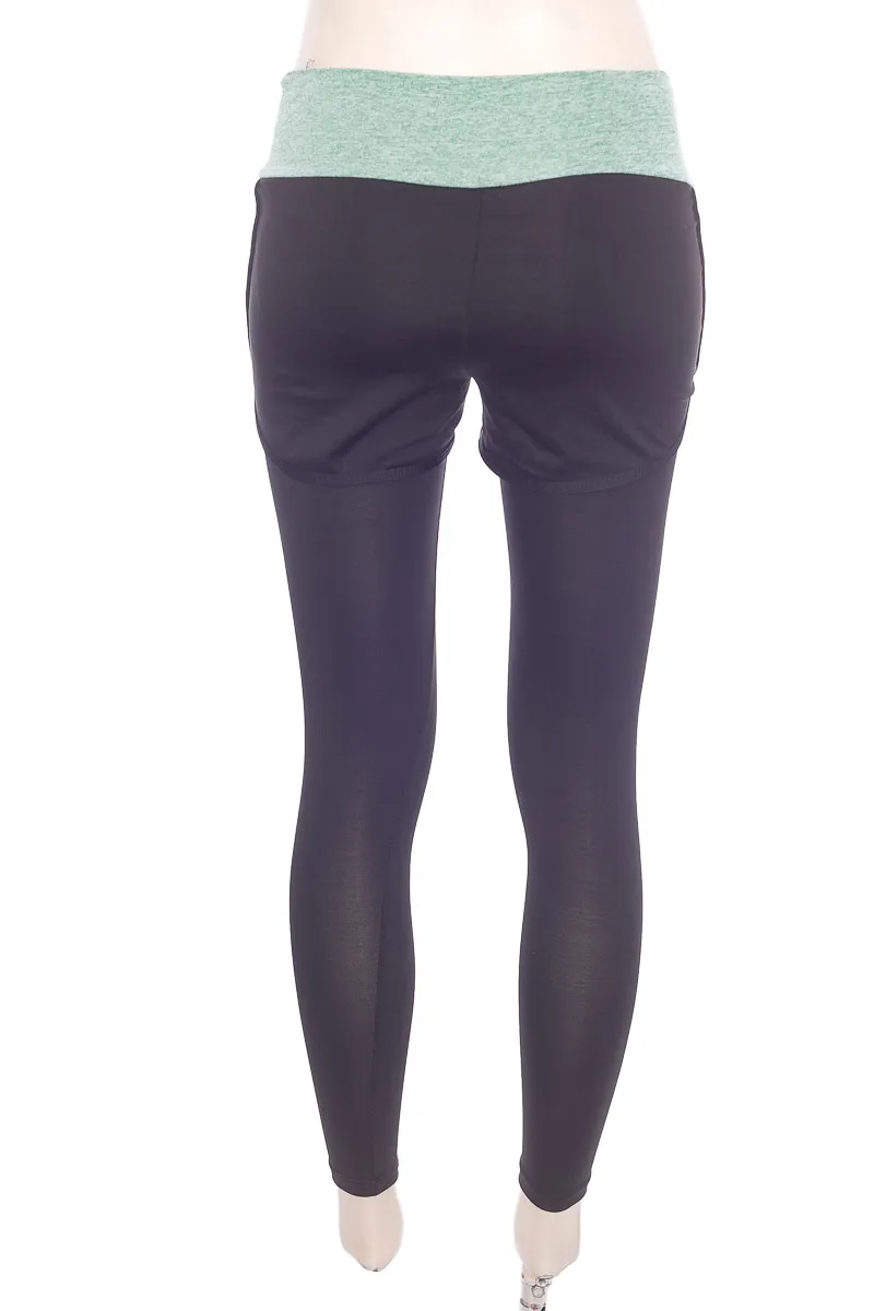 ROPA DEPORTIVA / SALIDA DE BAñO COLOR NEGRO  LILI PINK