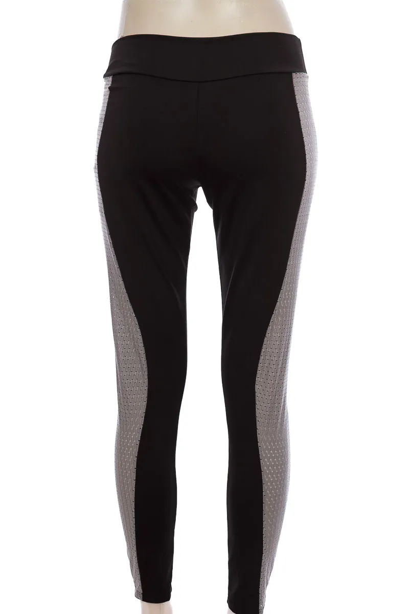 ROPA DEPORTIVA / SALIDA DE BAñO COLOR NEGRO  WEEKLY
