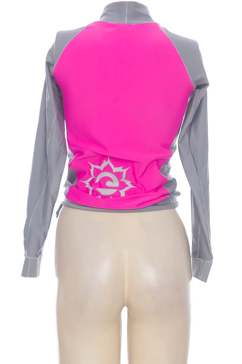ROPA DEPORTIVA / SALIDA DE BAñO COLOR ROSADO  MOMENTUM