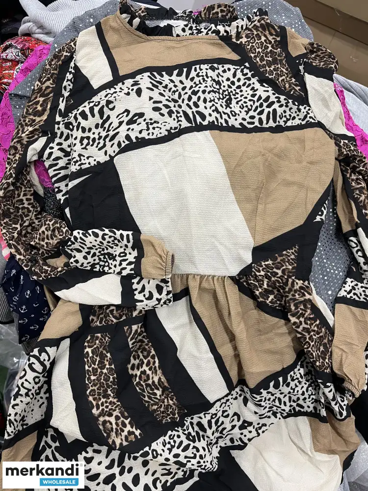 Ropa usada inglesa de color crema para mujer y nueva mercancía muy bonita