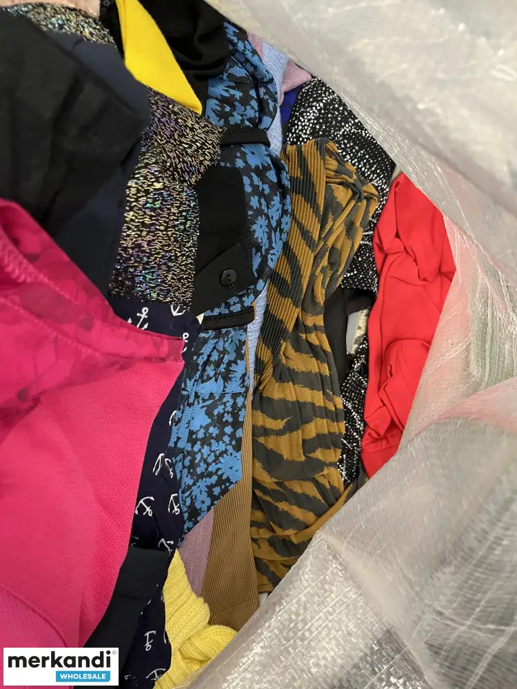 Ropa usada inglesa de color crema para mujer y nueva mercancía muy bonita