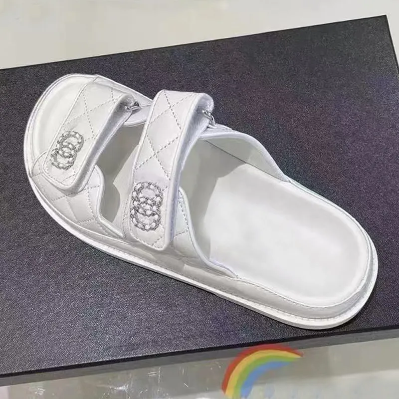 Sandalias de playa Bottom Sandal Sandal Sandal Trainers Fashion Slippers para mujer zapatos de cuero Mujer Carta de terciopelo