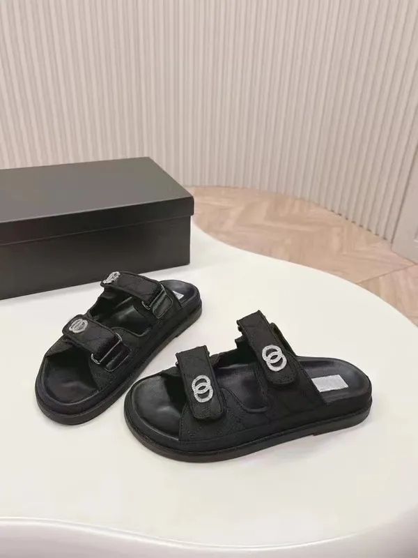 Sandalias de playa Bottom Sandal Sandal Sandal Trainers Fashion Slippers para mujer zapatos de cuero Mujer Carta de terciopelo