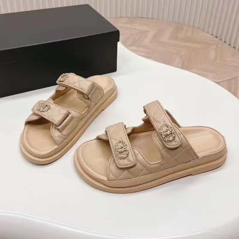 Sandalias de playa Bottom Sandal Sandal Sandal Trainers Fashion Slippers para mujer zapatos de cuero Mujer Carta de terciopelo