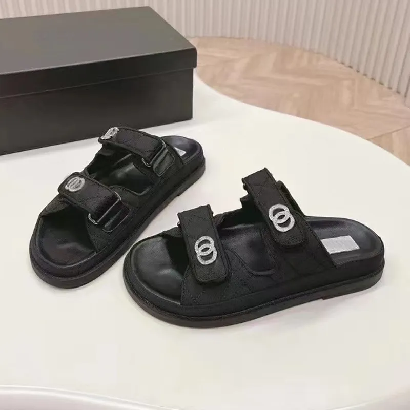 Sandalias de playa Bottom Sandal Sandal Sandal Trainers Fashion Slippers para mujer zapatos de cuero Mujer Carta de terciopelo