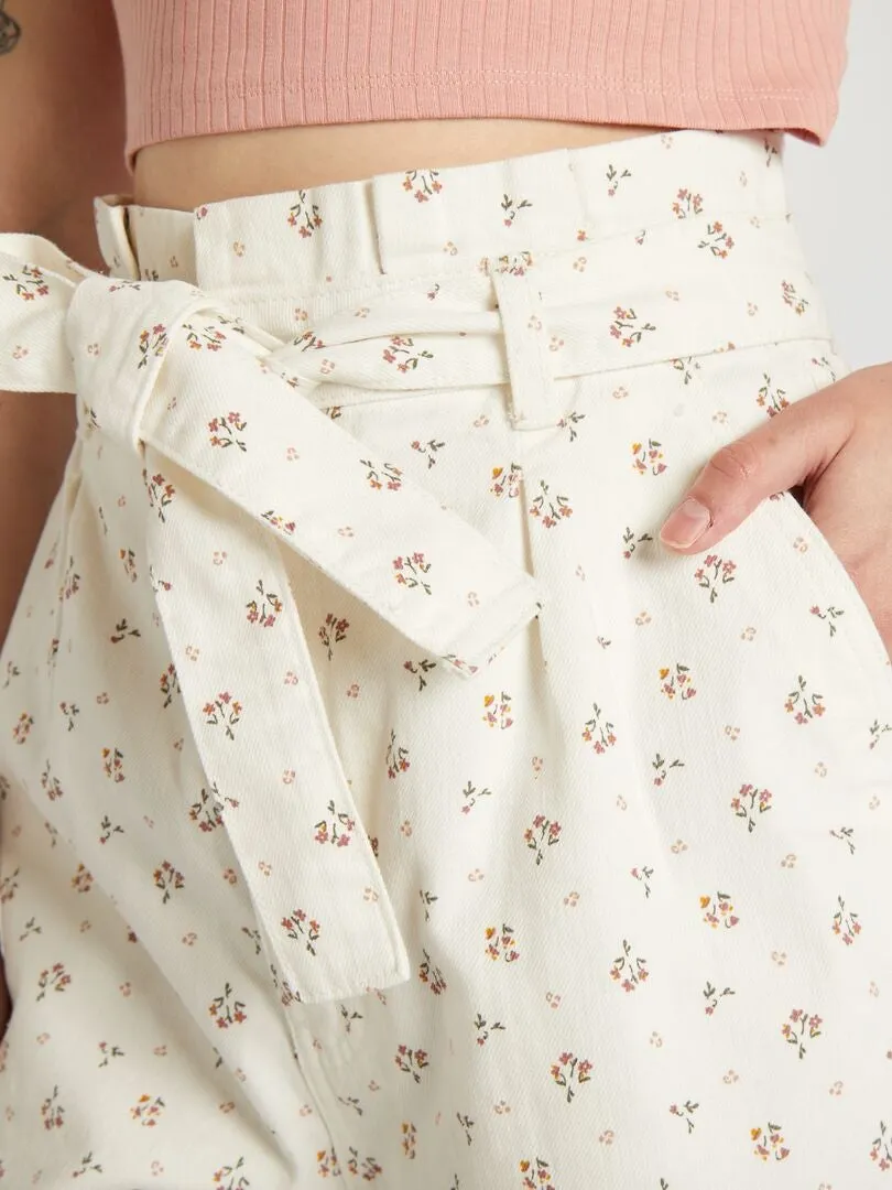 SHORT DE SARGA  BLANCO